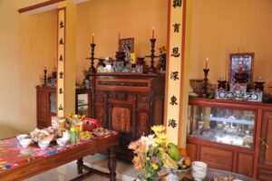 Mơ Thấy Bàn Thờ Đánh Con Gì? Giải Mã Chi Tiết Từng Con Số