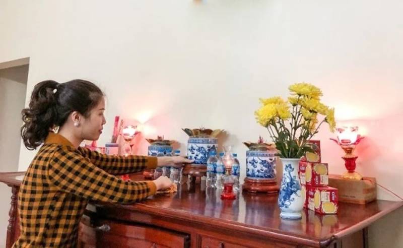 Mơ thấy dọn dẹp bàn thờ: số 25 và 52
