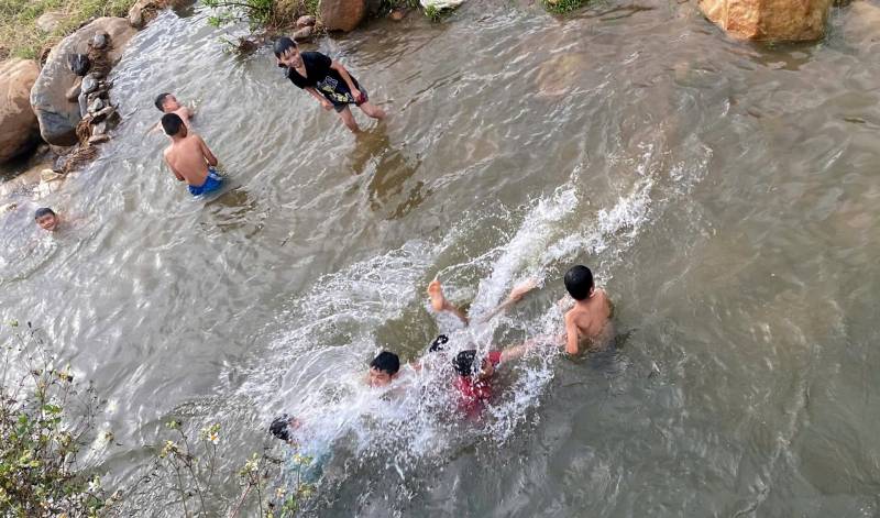 Những con số liên quan đến giấc mơ tắm sông tắm suối